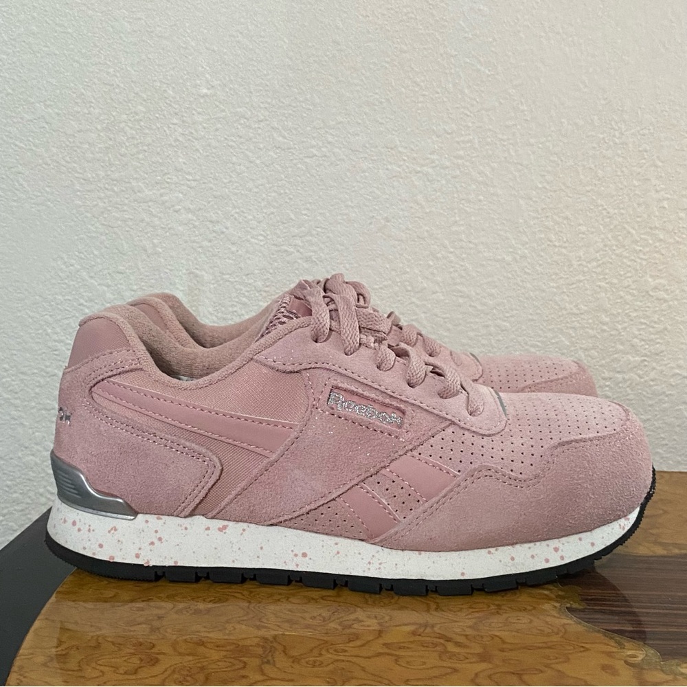 Reebok Harman Women's size 7 M Pink Suede  Classic Work Shoes composite Toe